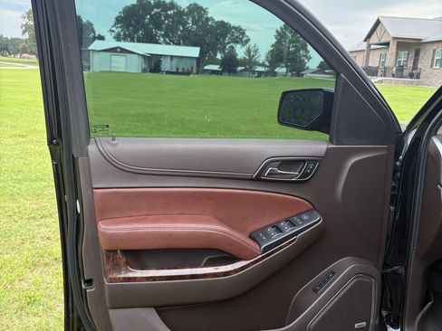 Used 2020 Chevrolet Tahoe Premier w/ RST 6.2L Performance Edition AWD/4WD image 10