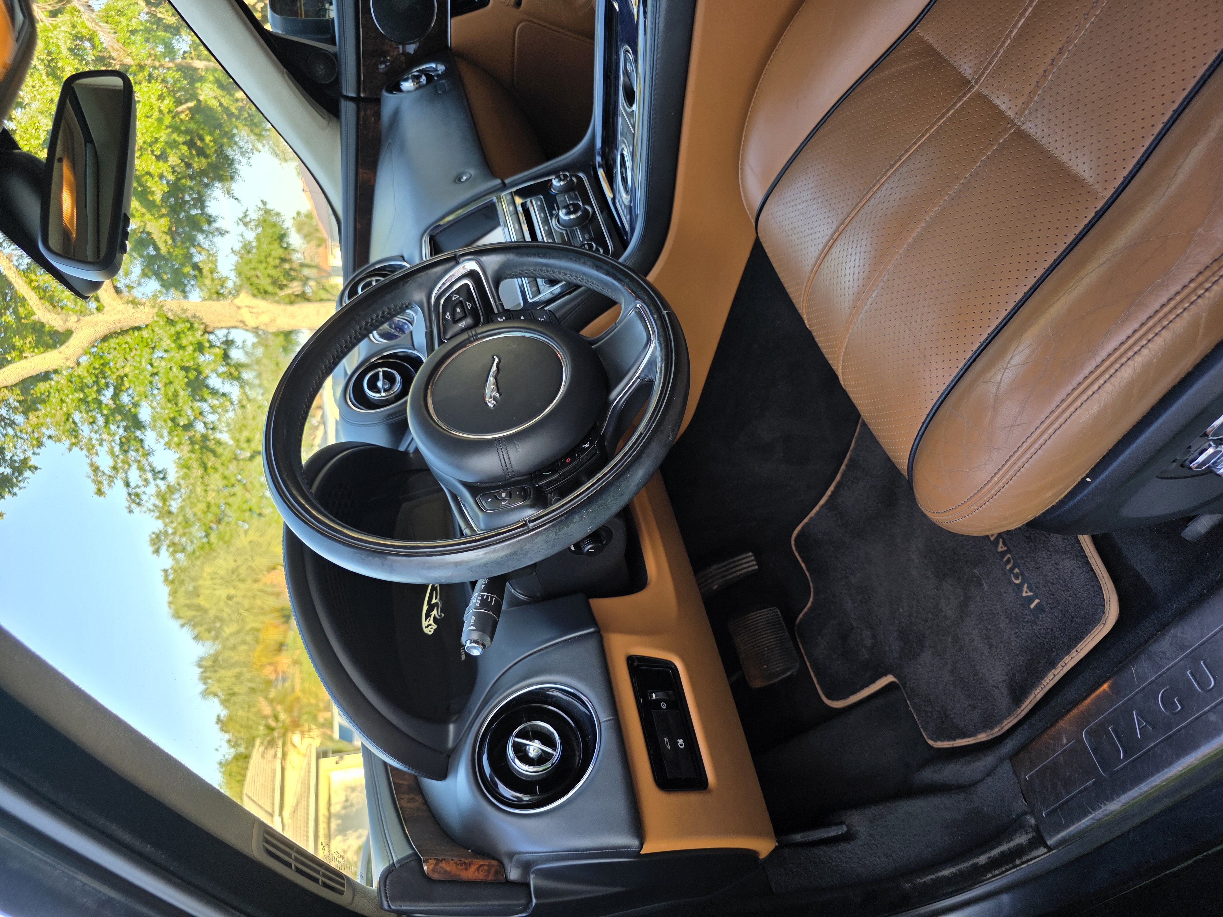 Used 2011 Jaguar XJ L RWD image 16