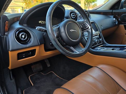 Used 2011 Jaguar XJ L RWD image 10