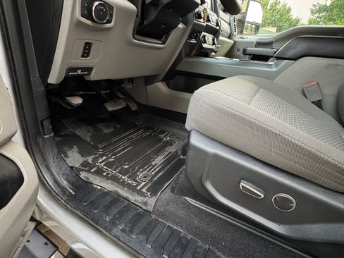 Used 2019 Ford F350 XLT w/ XLT Premium Package AWD/4WD image 13