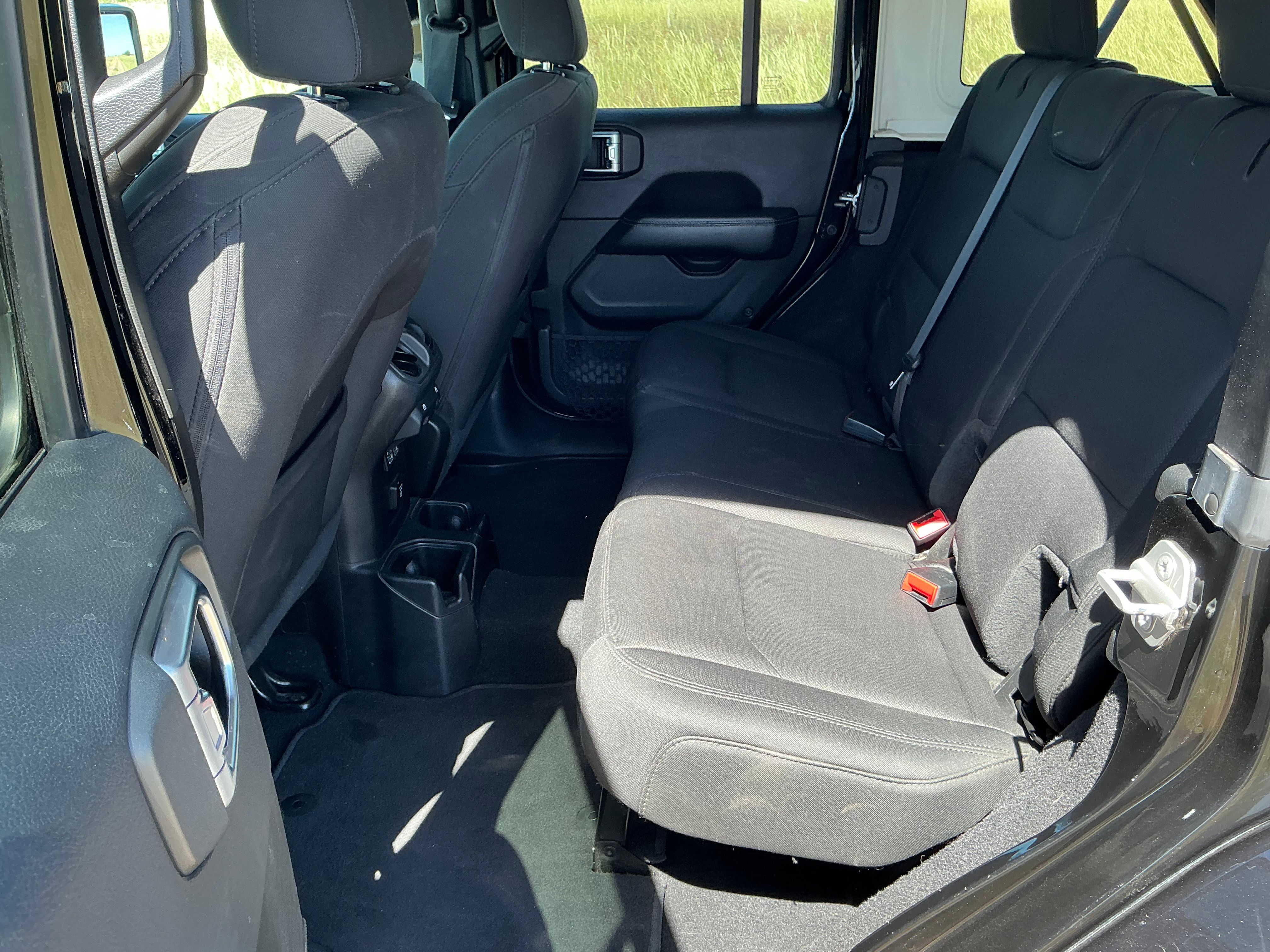 Used 2020 Jeep Wrangler Unlimited Sahara AWD/4WD image 14