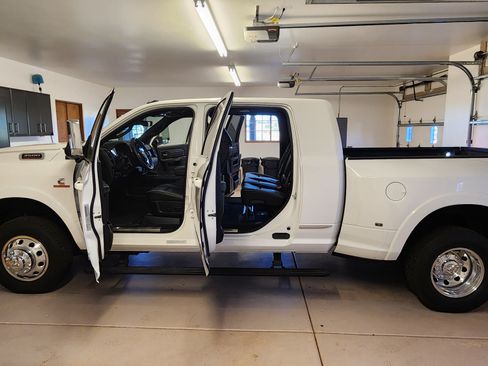 Used 2019 RAM 3500 Limited w/ Max Tow Package image 4