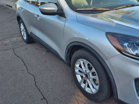 Used 2020 Ford Escape SE image 19