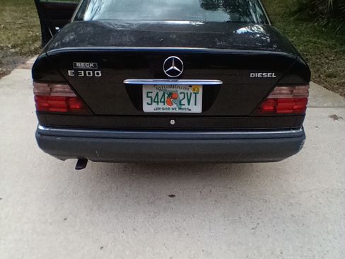 Used 1995 Mercedes-Benz E 300 Sedan image 1