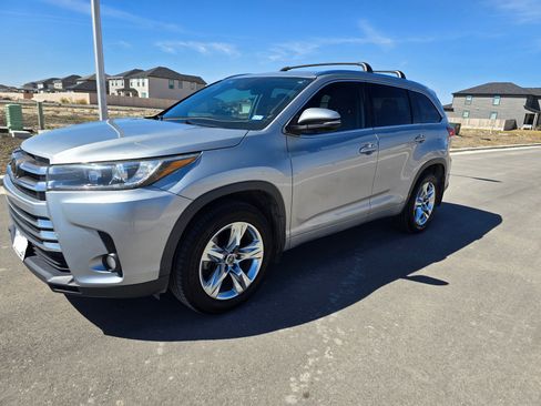 Used 2018 Toyota Highlander Limited w/ Carpet Mat Package (TMS) AWD/4WD image 1