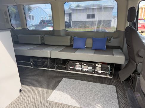 Used 2017 Ford Transit 350 XLT RWD image 10