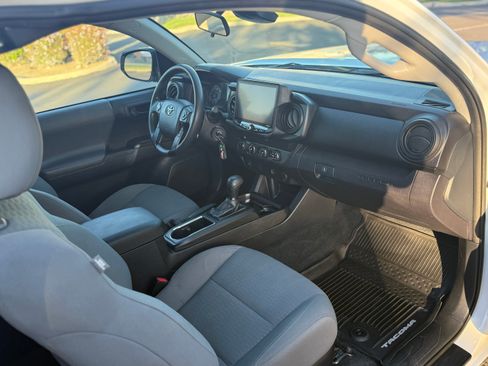 Used 2019 Toyota Tacoma SR image 16