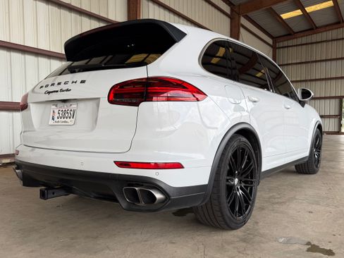 Used 2017 Porsche Cayenne AWD/4WD image 10