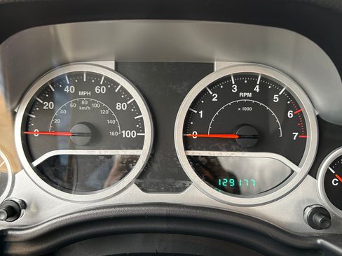 Used 2010 Jeep Wrangler Unlimited Sport image 13