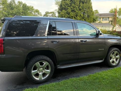 Used 2017 Chevrolet Tahoe LT w/ Luxury Package AWD/4WD image 4