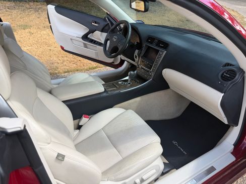 Used 2010 Lexus IS 350C RWD image 27