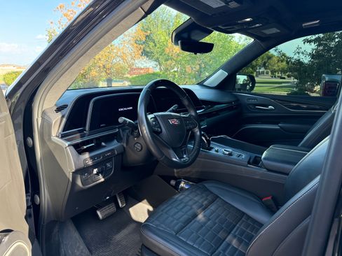 Used 2023 Cadillac Escalade V w/ LPO, ONYX Package image 6