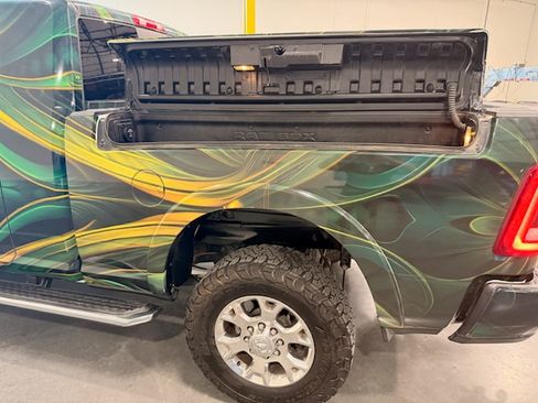 Used 2020 RAM 2500 Laramie w/ Chrome Appearance Group AWD/4WD image 8
