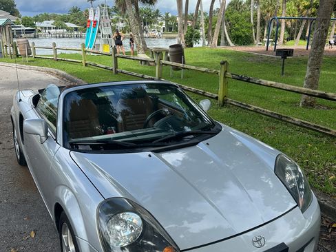 Used 2002 Toyota MR2 image 6