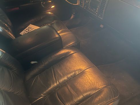 Used 1996 Cadillac Fleetwood Brougham RWD image 2