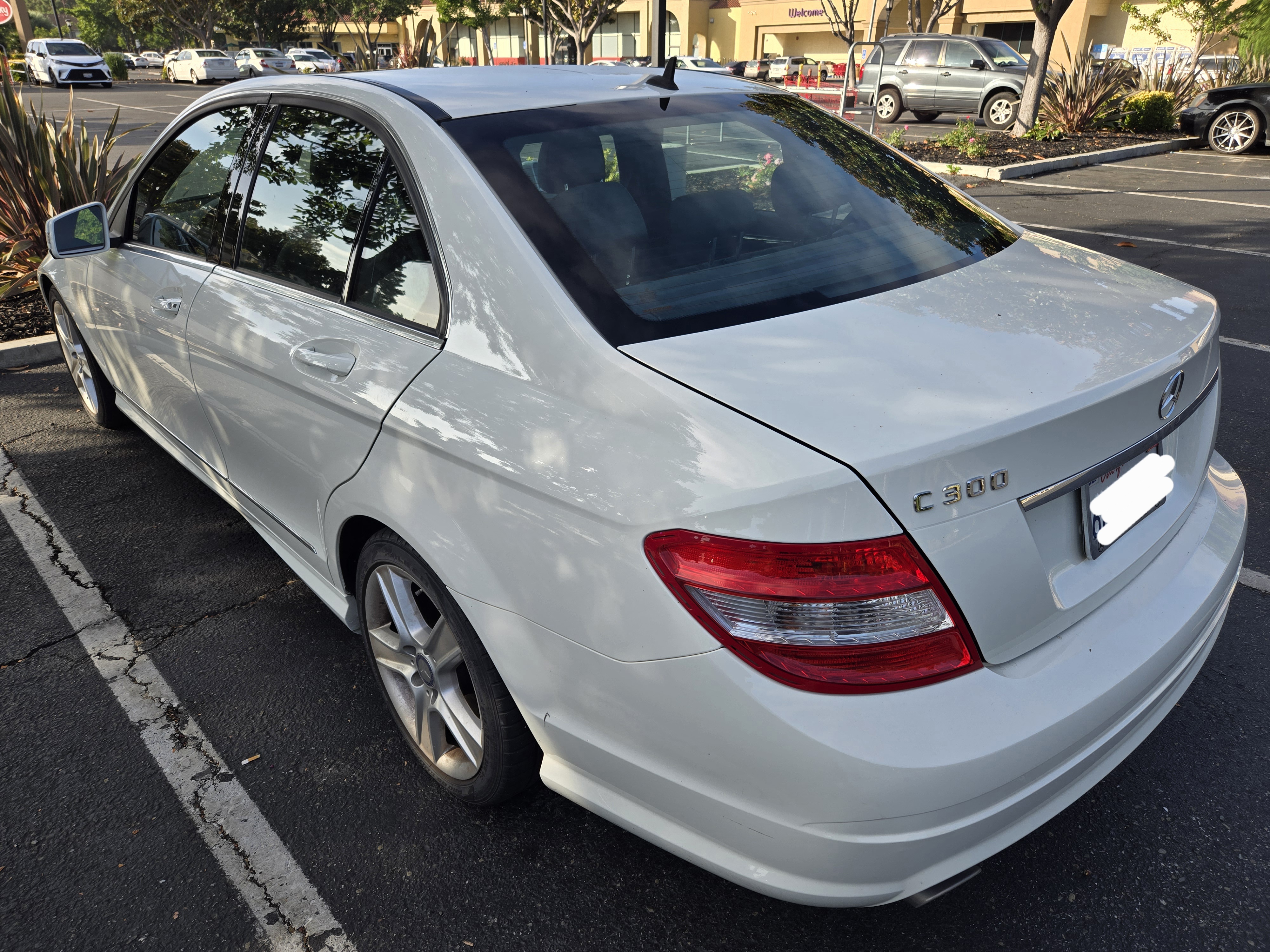 Used 2010 Mercedes-Benz C 300 Sedan image 6