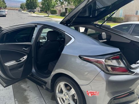 Used 2018 Chevrolet Volt LT FWD image 10