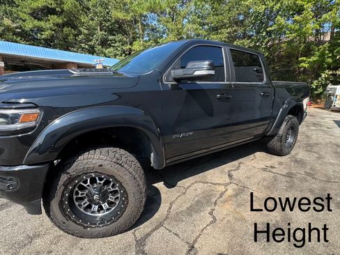 Used 2020 RAM 1500 Limited w/ Black Appearance Package AWD/4WD image 2