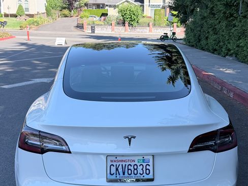Used 2021 Tesla Model 3 Standard Range Plus RWD image 6