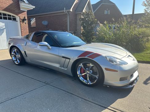 Used 2012 Chevrolet Corvette Grand Sport w/ 2LT Preferred Equipment Group image 2
