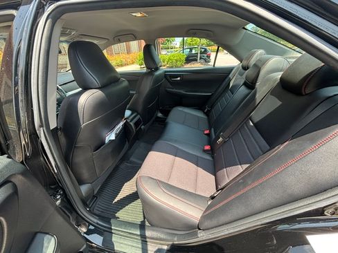 Used 2017 Toyota Camry SE FWD image 11