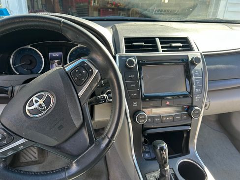 Used 2017 Toyota Camry XLE w/ Moonroof Package image 12