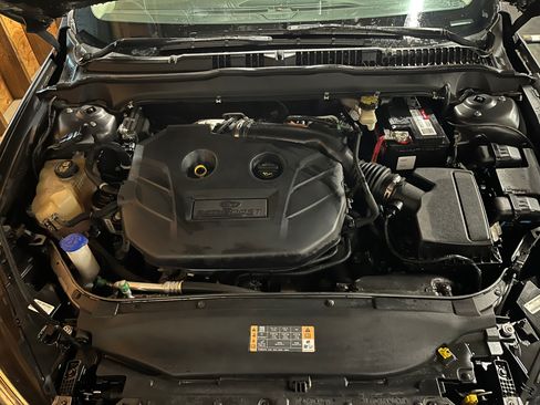 Used 2018 Ford Fusion Titanium image 13