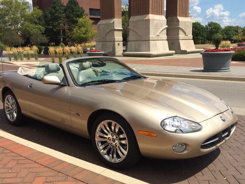 Used 2002 Jaguar XK8 Convertible image 2