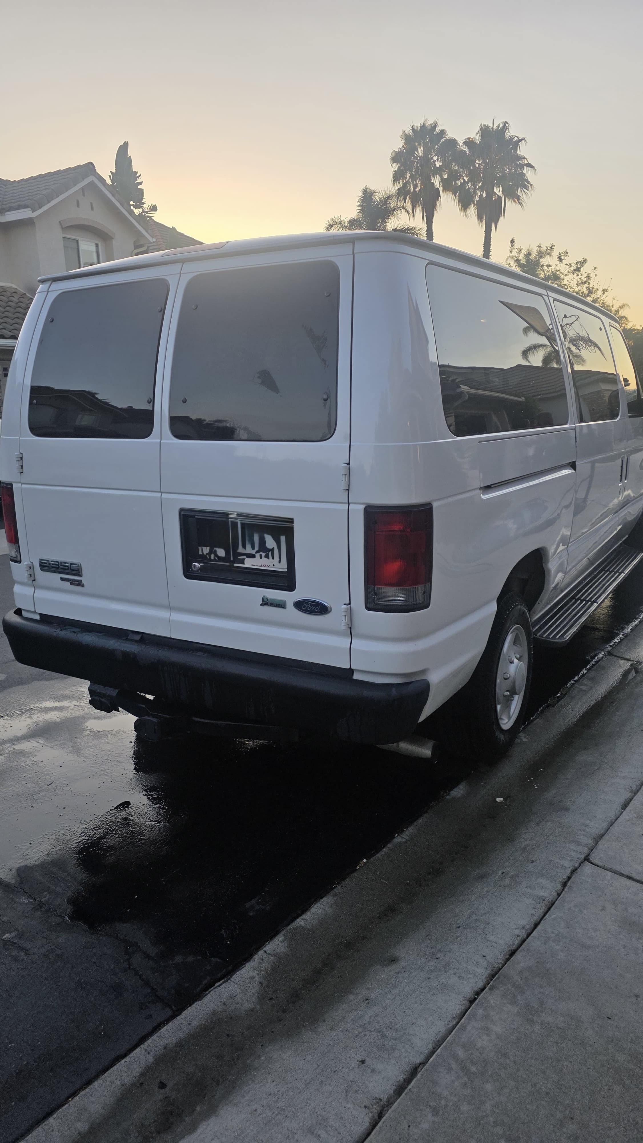 Used 2009 Ford E-350 and Econoline 350 XL RWD image 5