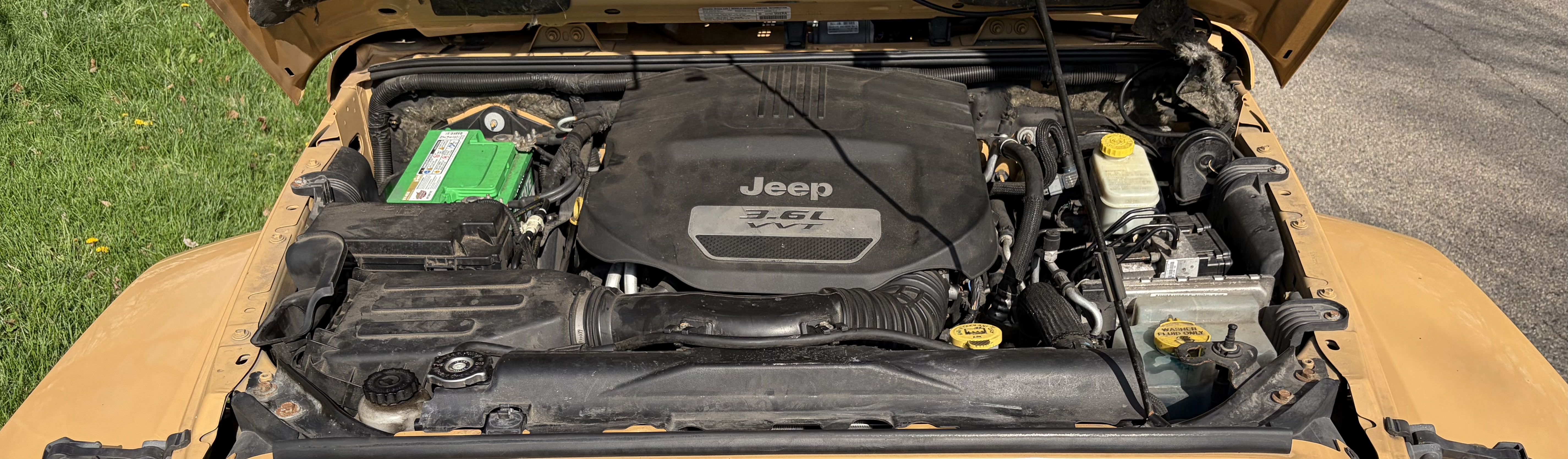 Used 2013 Jeep Wrangler Unlimited Sahara w/ Connectivity Group AWD/4WD image 26