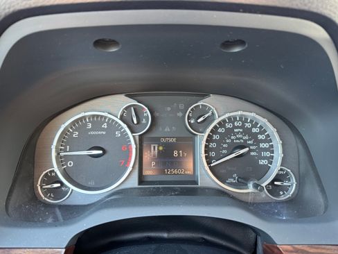 Used 2014 Toyota Tundra Limited w/ Limited Premium Package AWD/4WD image 16