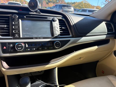 Used 2018 Toyota Highlander Limited Platinum image 5