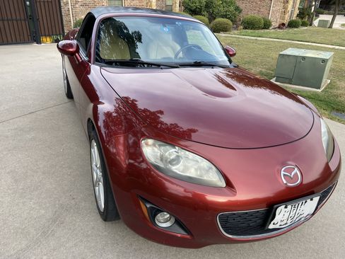 Used 2010 MAZDA MX-5 Miata Grand Touring w/ Premium Pkg image 12