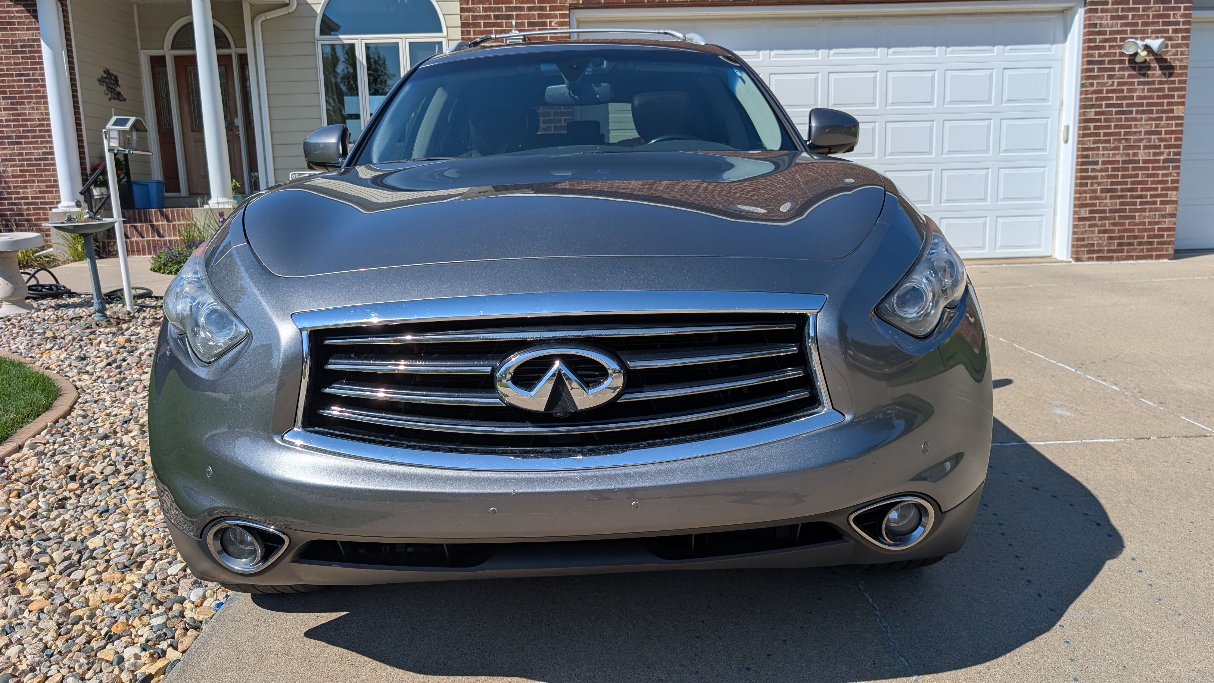 Used 2014 INFINITI QX70 AWD w/ Sport Technology Package image 2