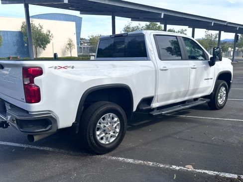 Used 2022 Chevrolet Silverado 2500 LT w/ Convenience Package image 4
