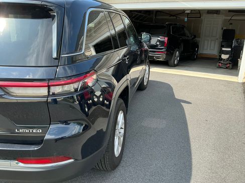 Used 2023 Jeep Grand Cherokee Limited AWD/4WD image 6