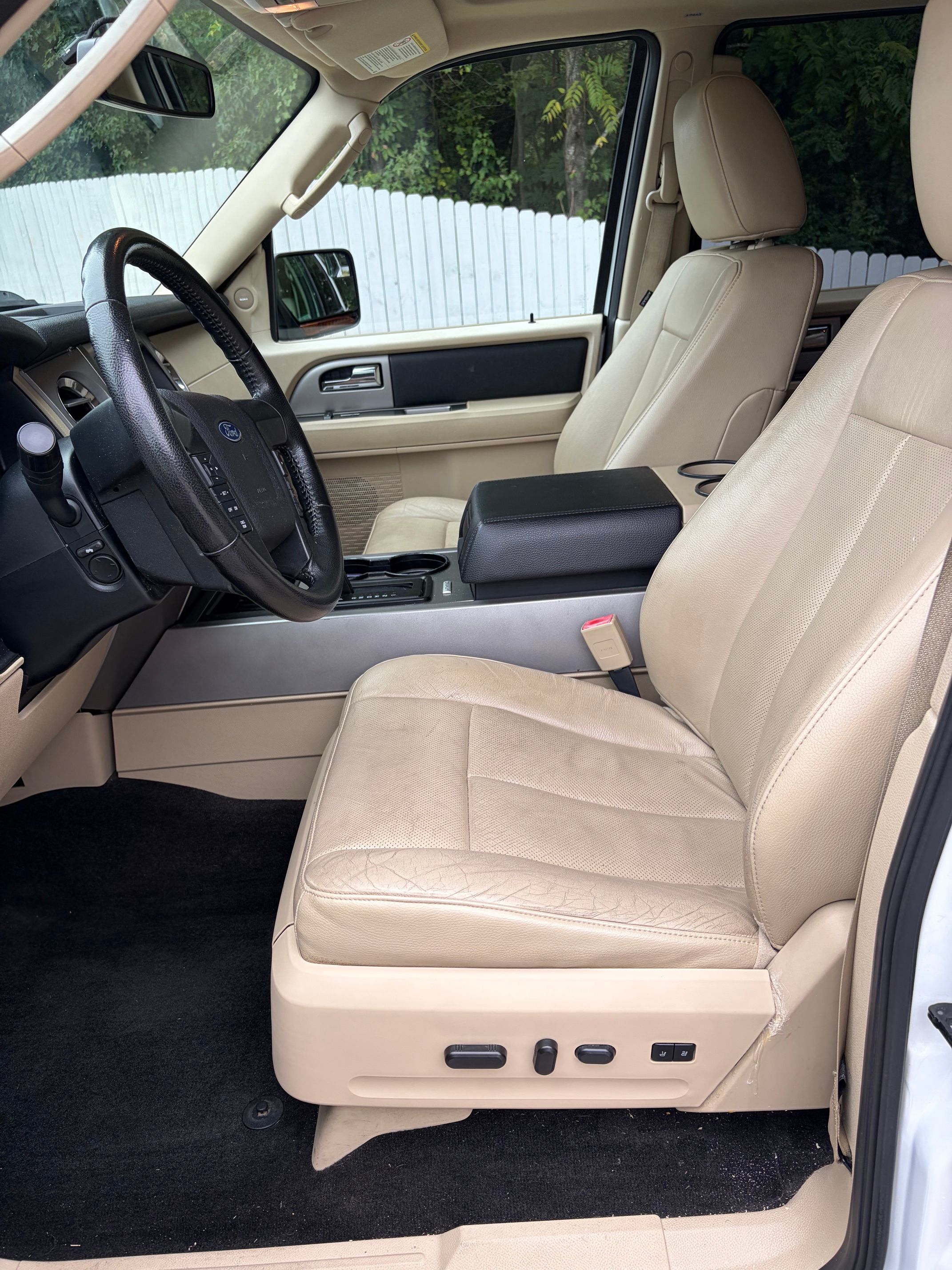Used 2017 Ford Expedition XLT w/ Equipment Group 202A RWD image 14