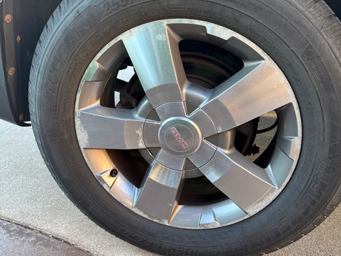Used 2011 GMC Acadia SLT FWD image 13