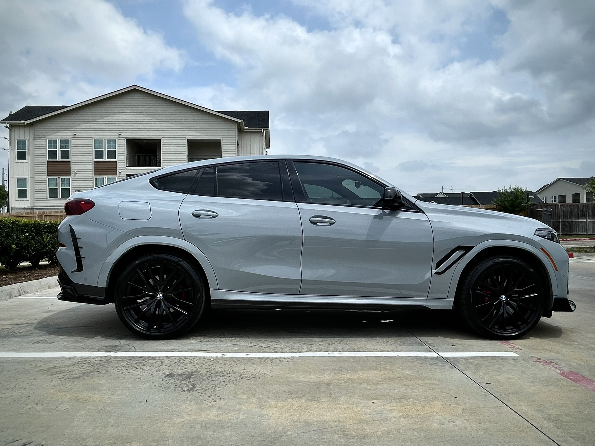 Used 2024 BMW X6 xDrive40i w/ Executive Package AWD/4WD image 4