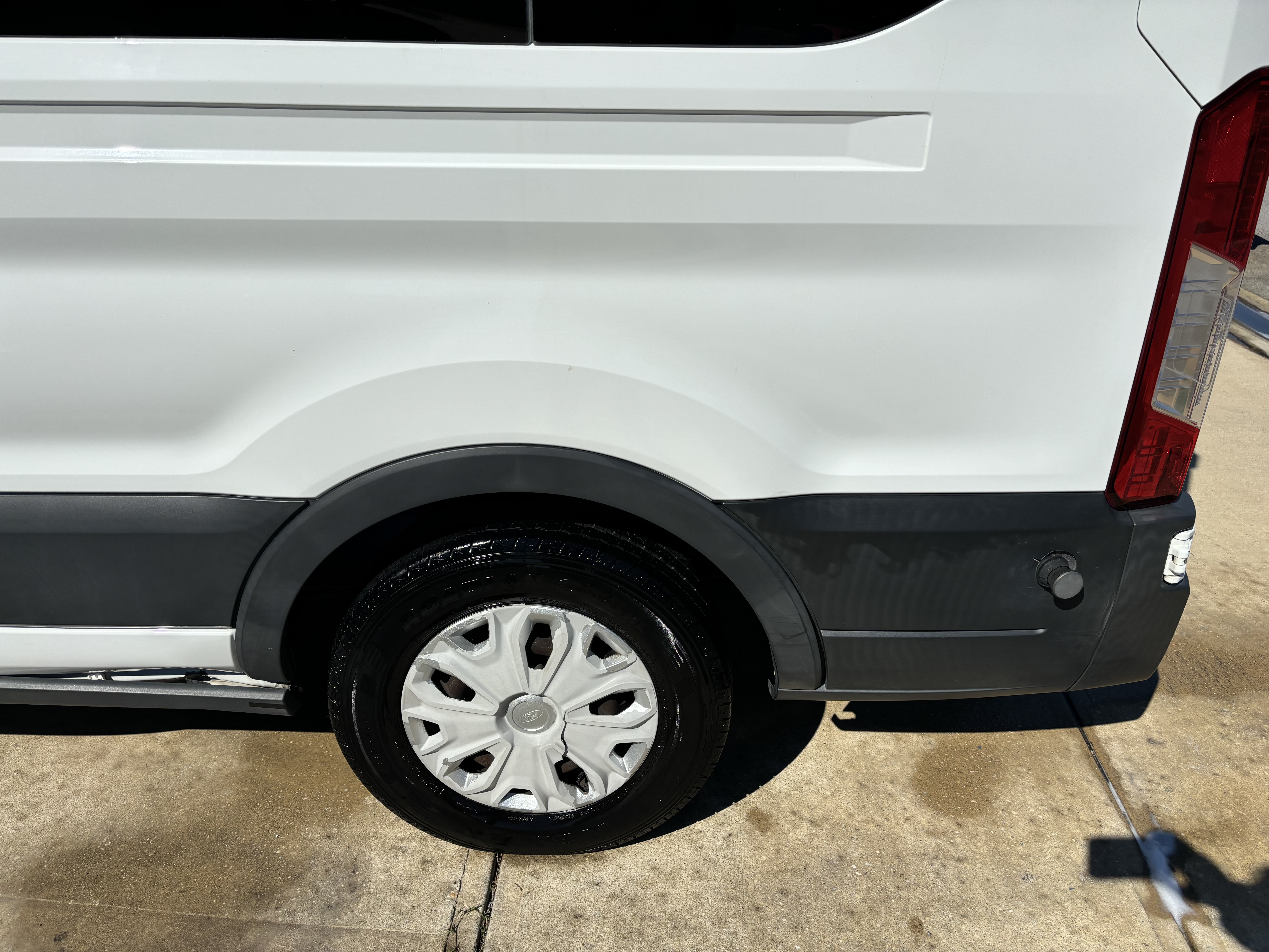 Used 2015 Ford Transit 350 XLT RWD image 17