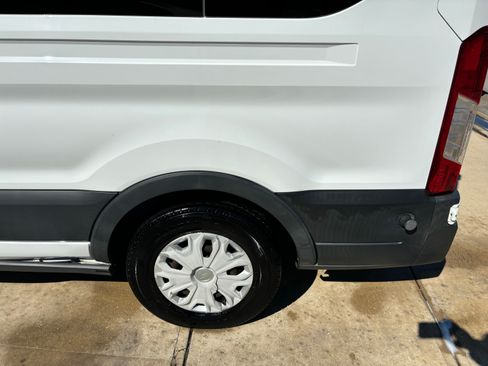 Used 2015 Ford Transit 350 XLT image 17