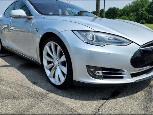 Used 2013 Tesla Model S Performance image 1