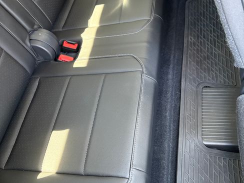 Used 2018 Volkswagen Tiguan SE w/ Panoramic Sunroof Package AWD/4WD image 11