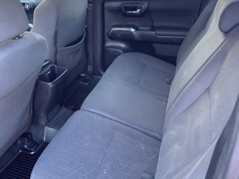 Used 2017 Toyota Tacoma TRD Sport image 11