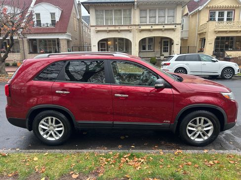 Used 2015 Kia Sorento LX image 8