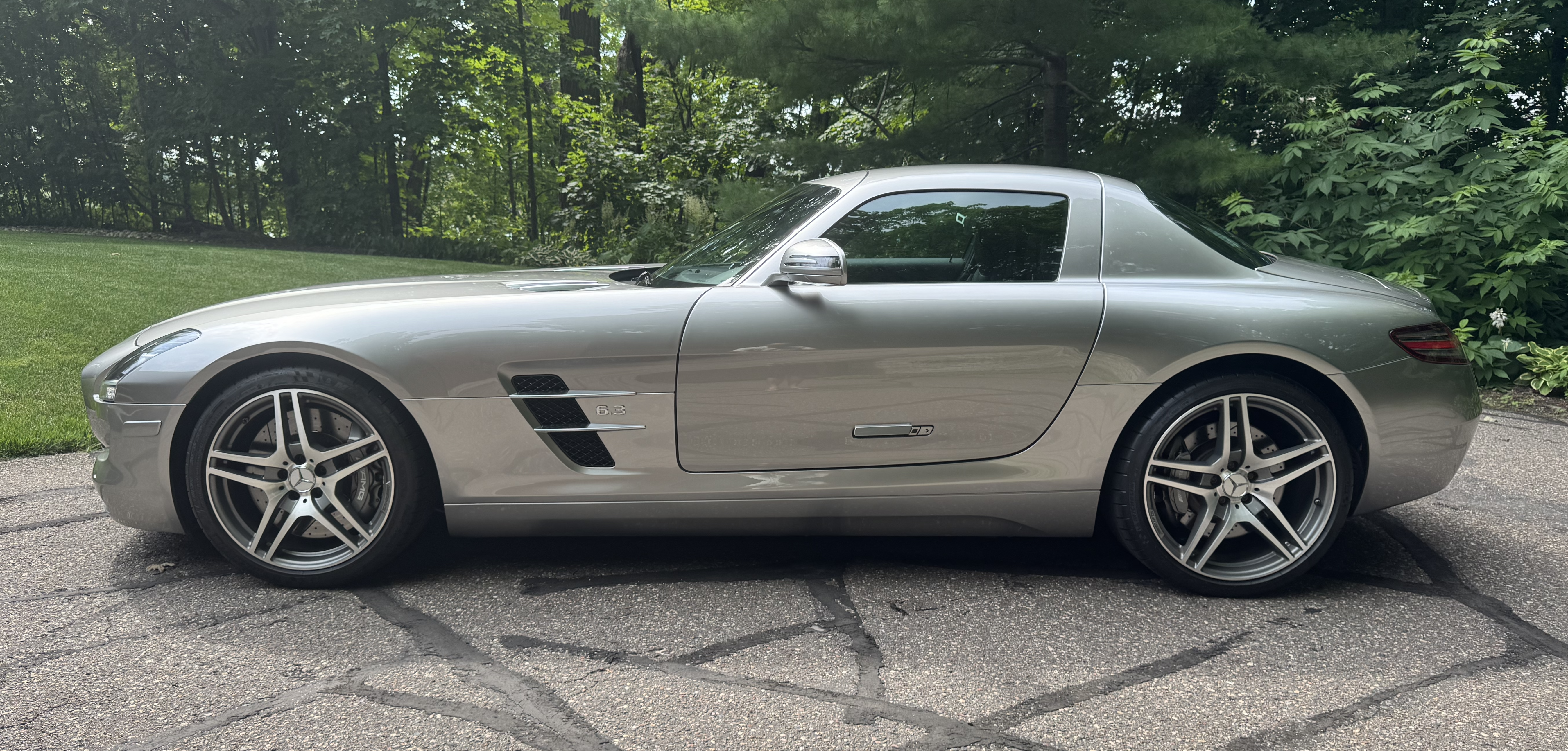 Used 2012 Mercedes-Benz SLS AMG Coupe image 2