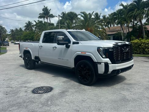 Used 2025 GMC Sierra 2500 Denali Ultimate AWD/4WD image 2