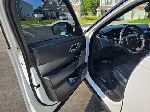 Used 2018 Land Rover Range Rover Velar R-Dynamic SE image 6