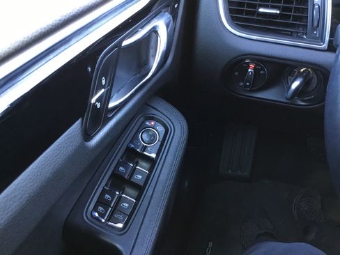 Used 2015 Porsche Macan S image 11