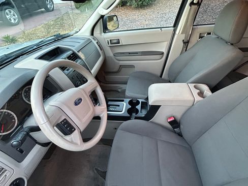 Used 2010 Ford Escape XLS FWD image 18